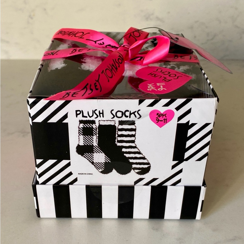 NEW Designer Betsey Johnson Gift Box Set 3 Pairs Soft Plush Crew Socks 9 - 11